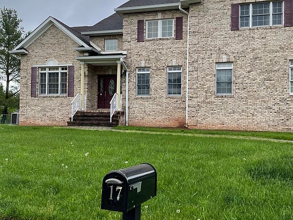 2nd image of 17 Aaron Ct