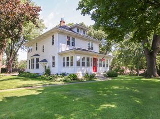 410 Cottonwood Ln N, Plymouth, MN 55441