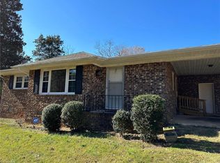 3110 McLong Dr, High Point, NC 27265