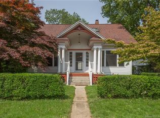 8 Rempsen St, Trumbull, CT 06611