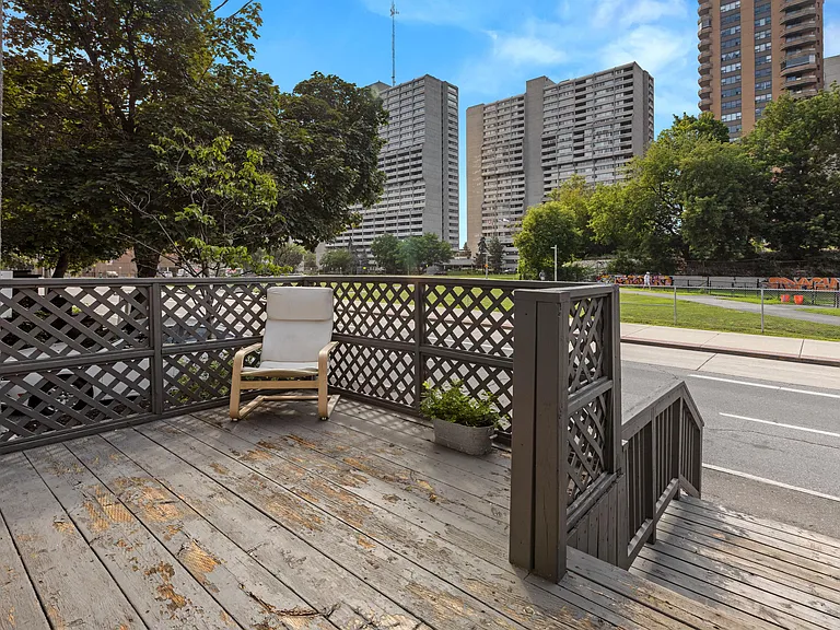 467 Slater St — Photo 9