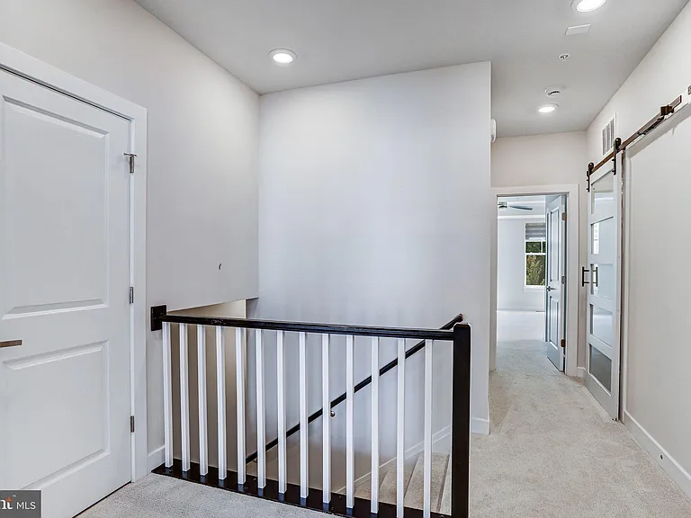 45181 Drowes Ter — Photo 16