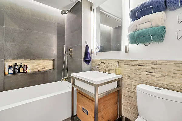 Rented by BARNES New York | media 11