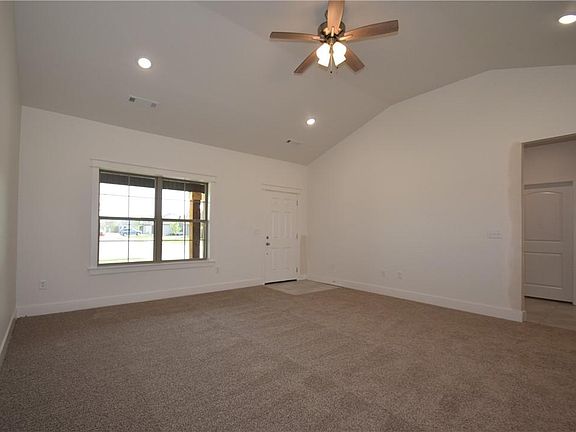 4th image of 740 Hickory Meadows Ave