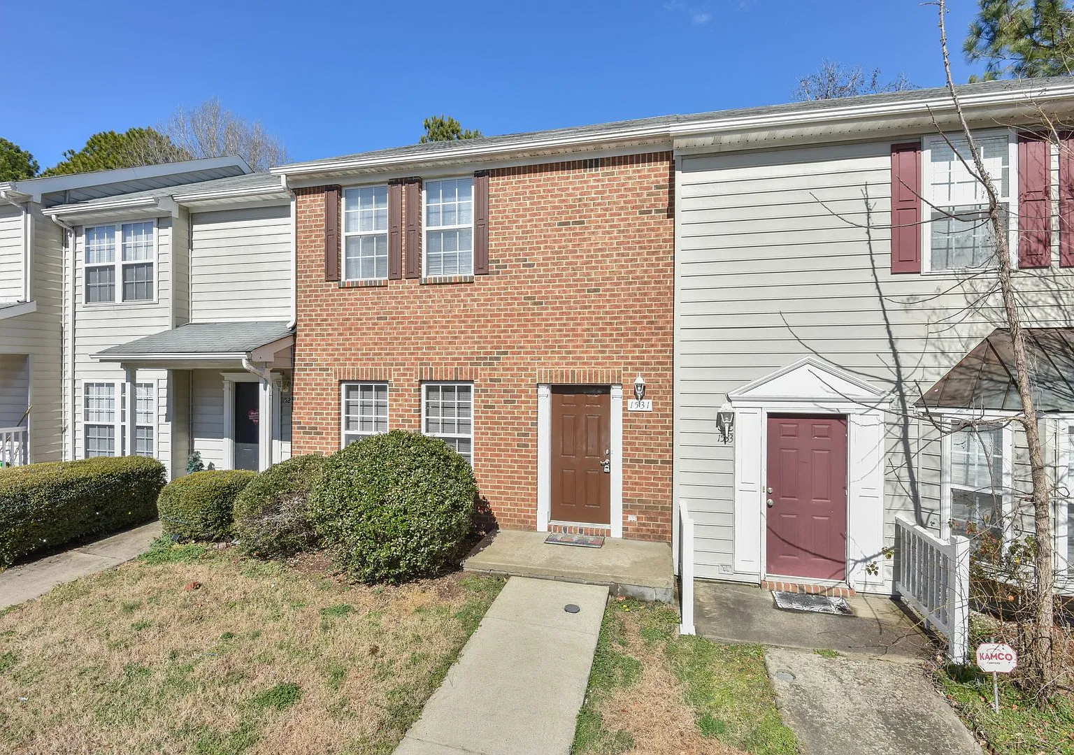 Bright and Spacious 3 Bedroom 2.5 Townhome Available in Williamsburg! — Photo 2