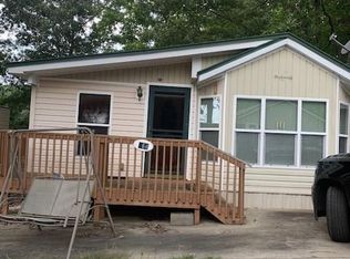 164 Clubhouse Dr, New London, NC 28127