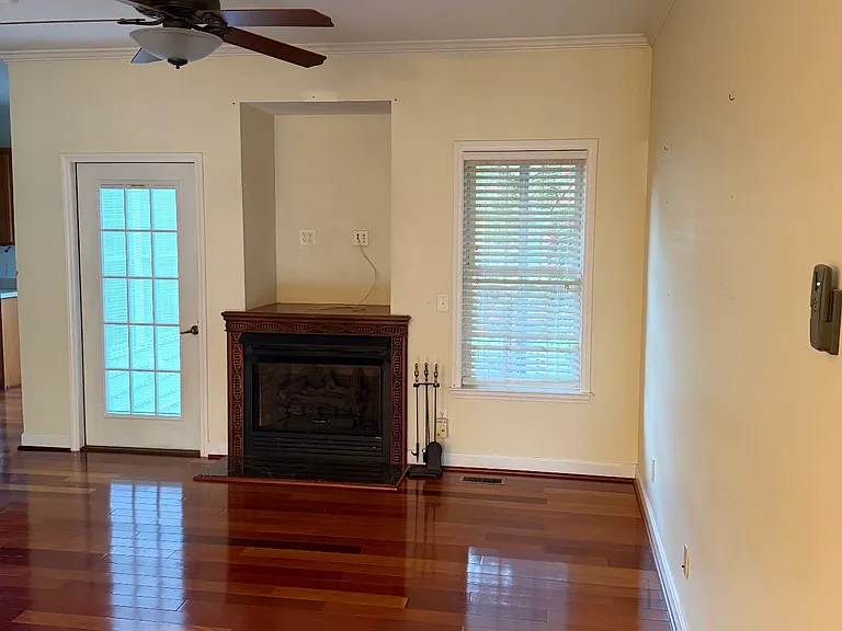 230 N Main St — Photo 5