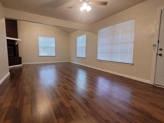 3rd image of 916 Tierra Dr