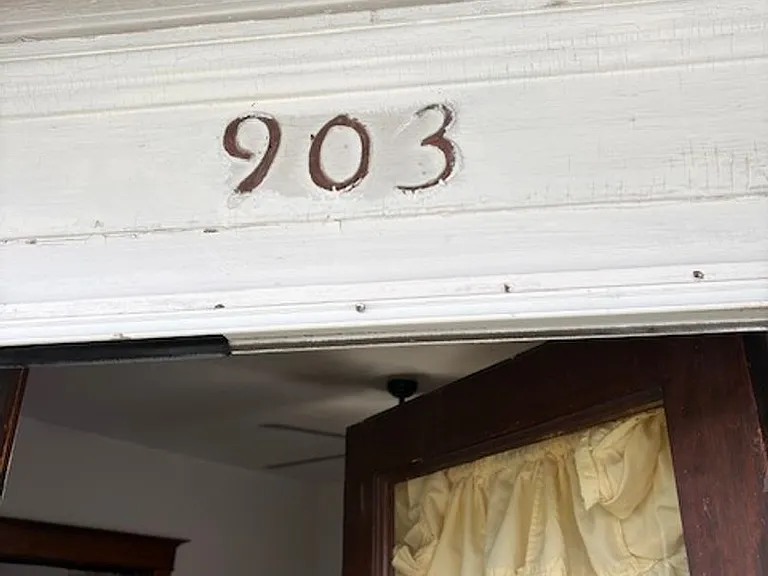 903 Randolph St — Photo 4
