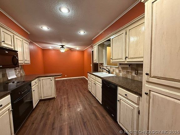 4th image of 1447 Windsor Dr