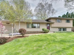 717 Carol Ave, Elgin, IL 60123