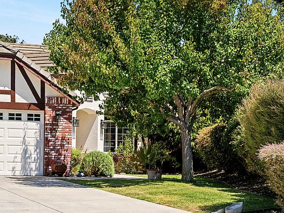 3rd image of 585 Windmill Ct