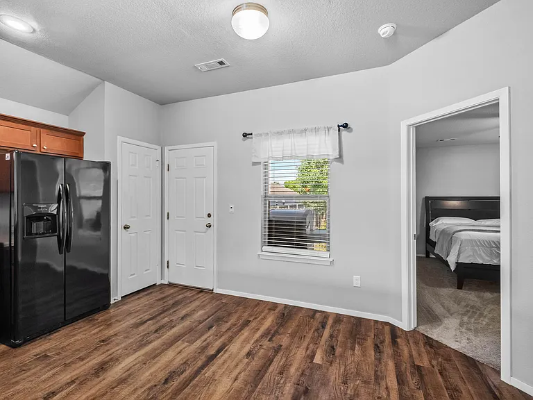 927 E Swift Dr — Photo 10
