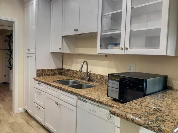 18307 Burbank Blvd, Tarzana, CA 91356