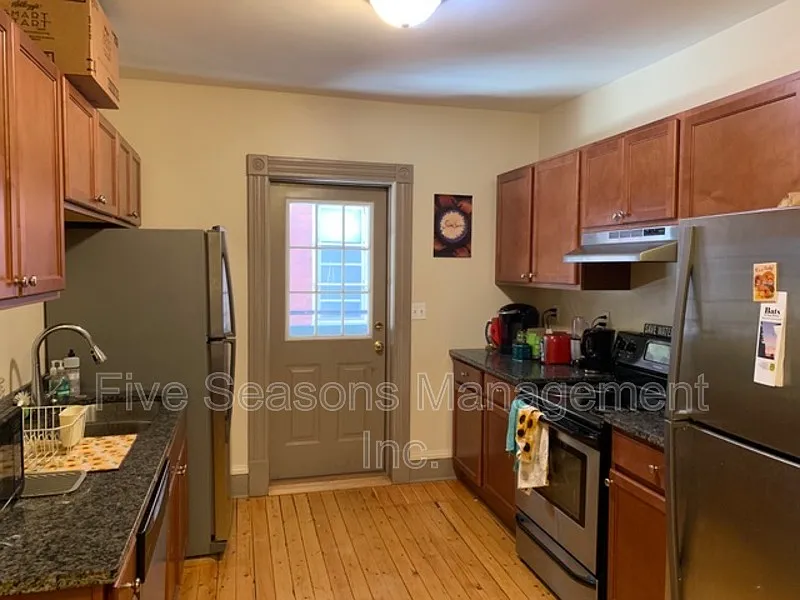 4 bed, 2.0 bath, 1200 sqft, $4,200 — Photo 3