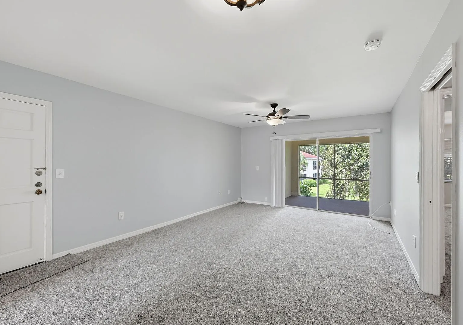 Beautiful 2-Bedroom Carrollwood Condo with Pond Views — Photo 4