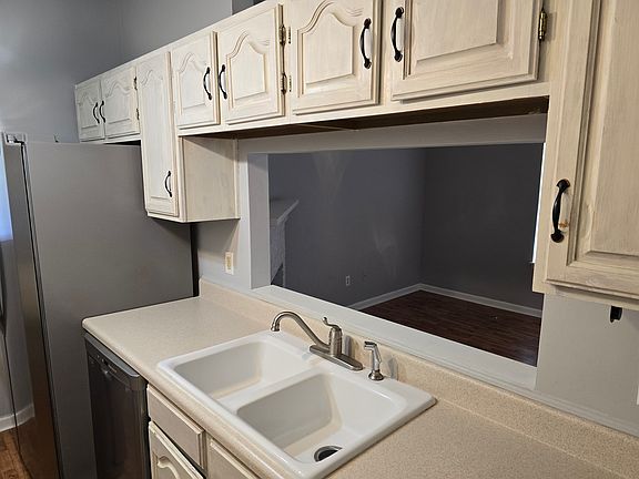 3rd image of 1204 Brafforton Dr