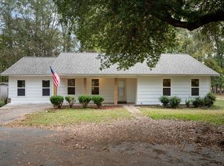 415 Sanders St, Sandersville, MS 39477