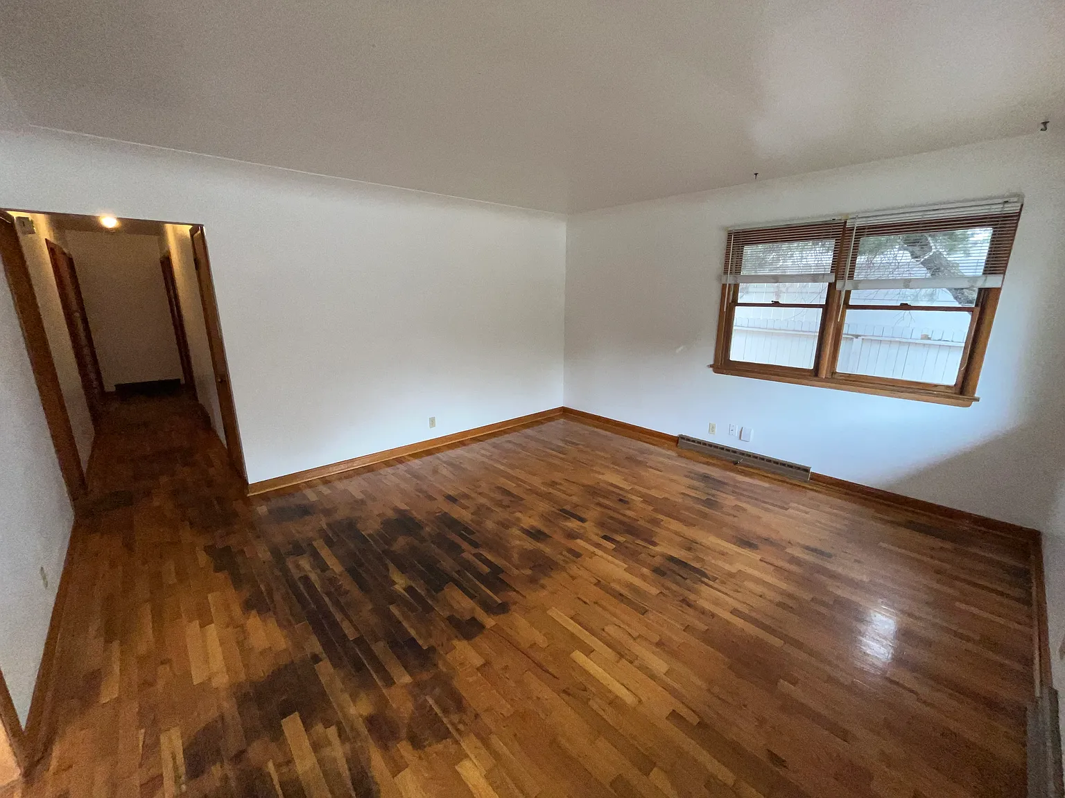 3 bed, 1092 sqft, $2,100 — Photo 2