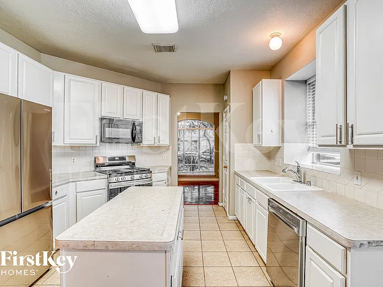 12831 Pheasant Lake Ct — Photo 8