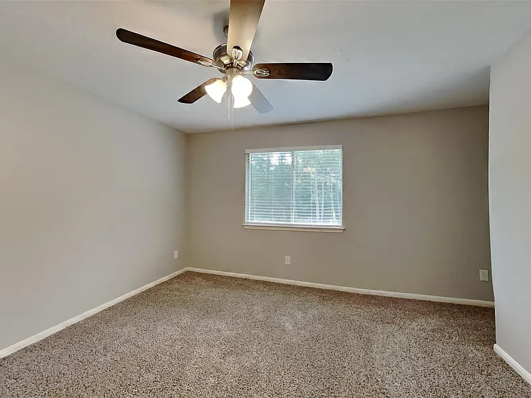 814 Gunnison — Photo 10