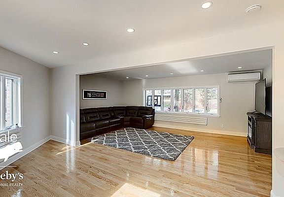 4th image of 66-12 Clyde St #2