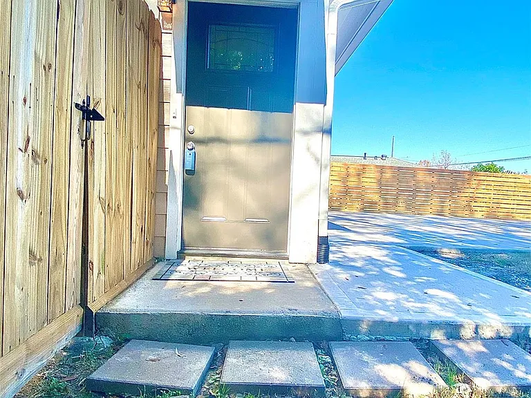 8246 Lanham Ln — Photo 2