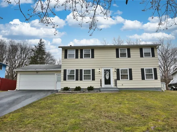 28 Riviera Dr, Rochester, NY 14624