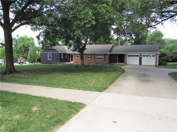 9652 Lee Blvd, Leawood, KS 66206