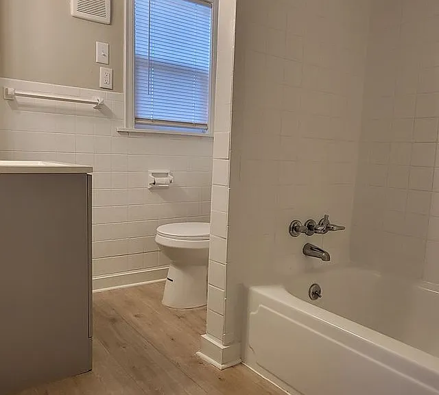 135 Byron St — Photo 14