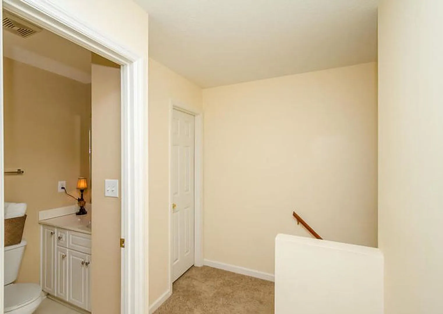 3 Bed/3Bath Centrally located — Photo 4