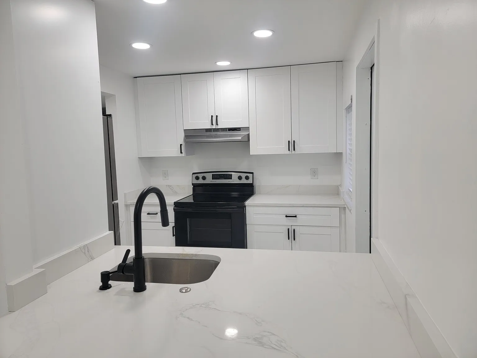 2 bed, 1.0 bath, 1540 sqft, $1,400 — Photo 2