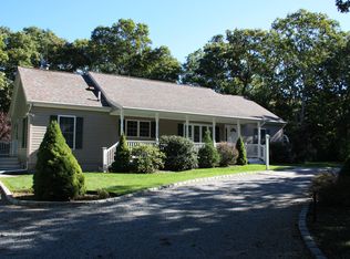 59 Old Meeting House Rd, Quogue, NY 11959