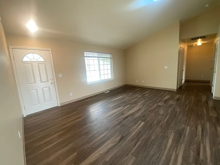 2217 N Abbey Glen Ct — Photo 3