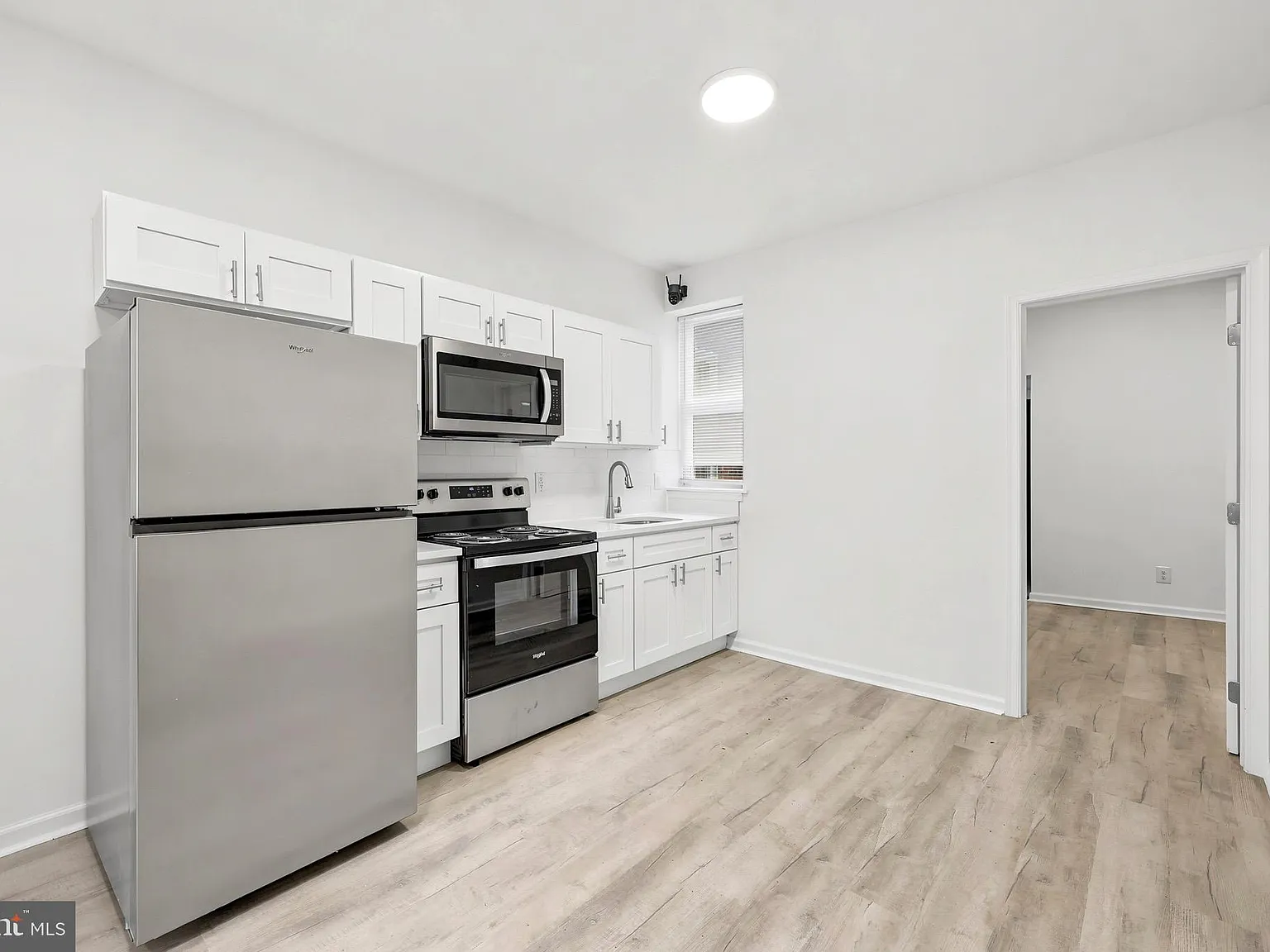 4 bed, 918 sqft, $2,300 — Photo 4
