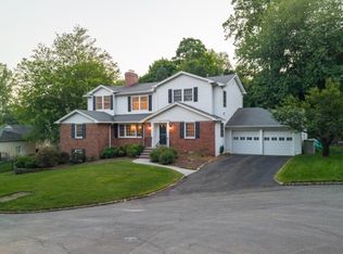 18 Pine Ridge Dr, Summit, NJ 07901