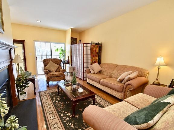 3rd image of 263 Ridge Dr