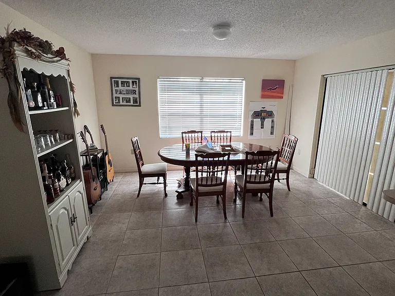 1332 Bentley Ave — Photo 9