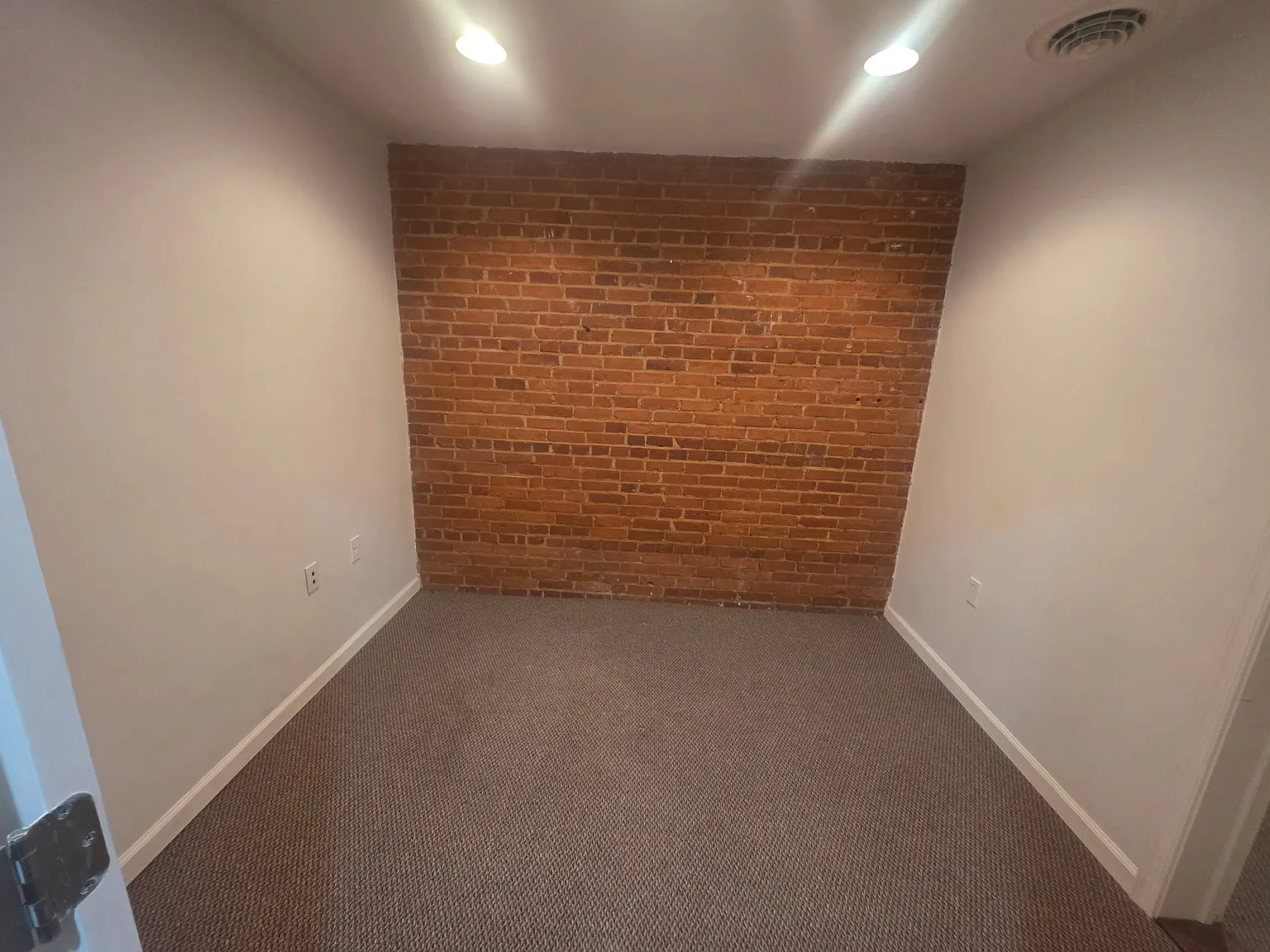 3 bed, 800 sqft, $1,595 — Photo 3