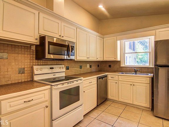 4th image of 323 W Bonnell St