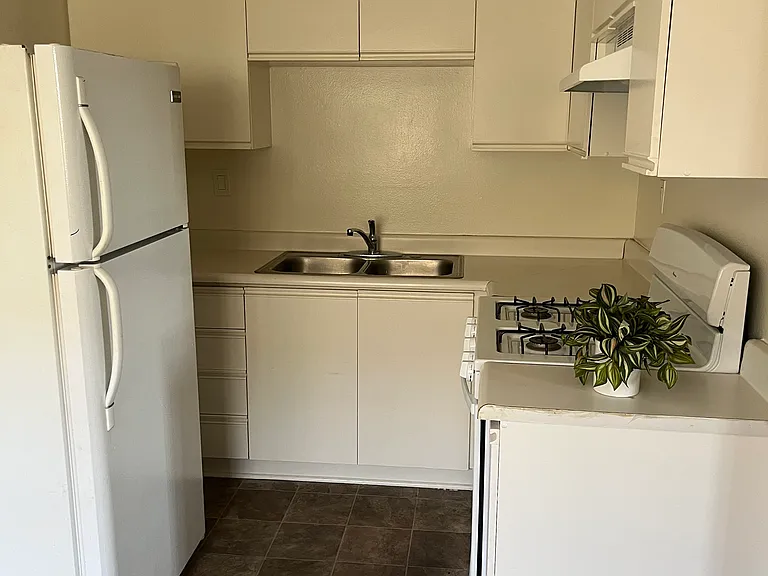 3957 Melrose Ave #3 — Photo 8