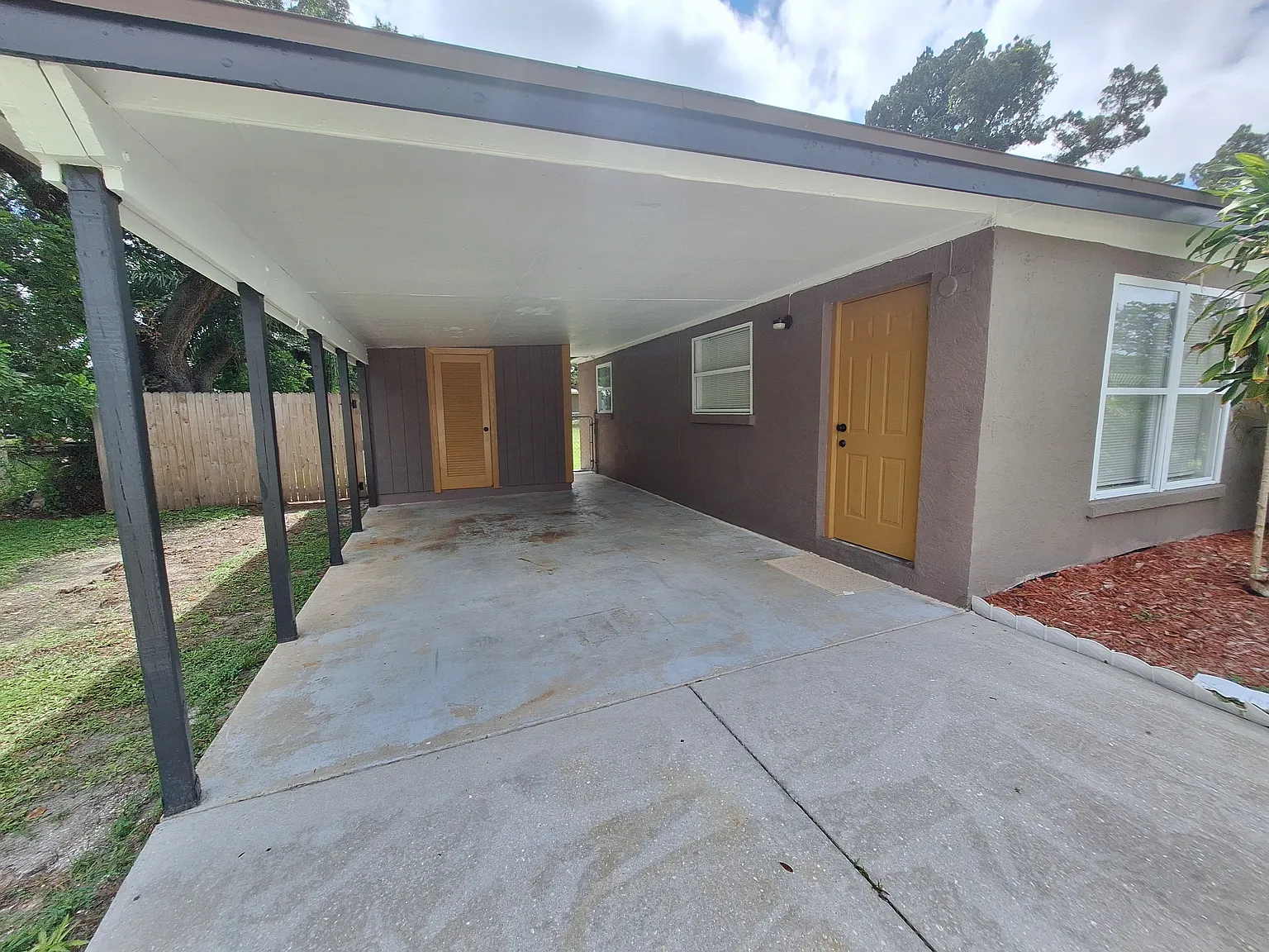 2 bed, 744 sqft, $1,680 — Photo 2