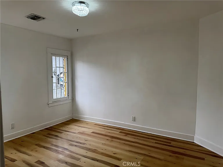 310 Alexander St — Photo 21