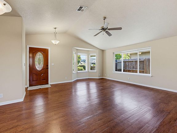 5th image of 2642 Esther Ln