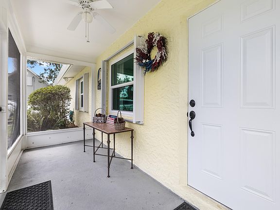 5th image of 952 SW 37th Terrace