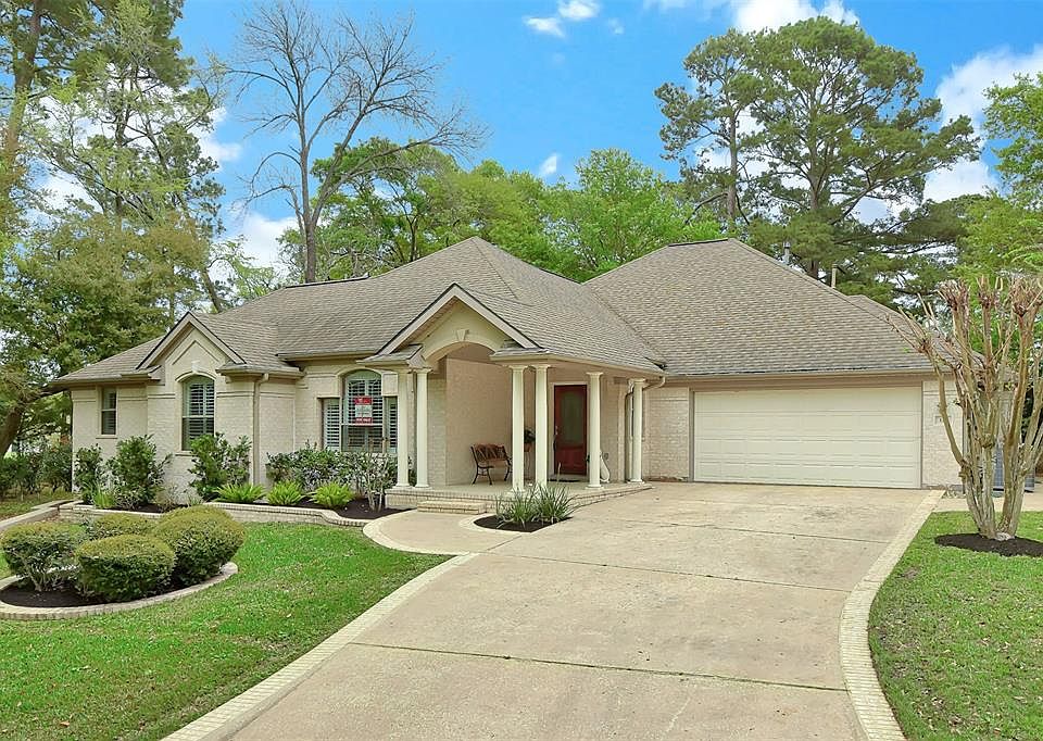 1st image of 118 Clear Springs Dr