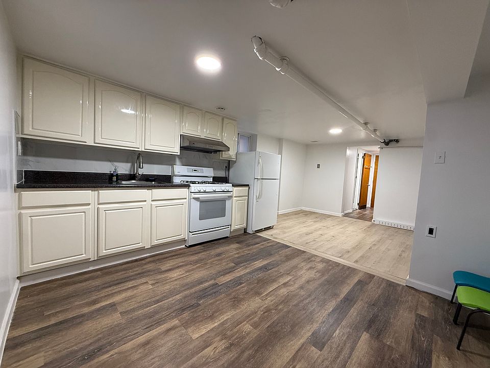1st image of 864 Revere Ave #B