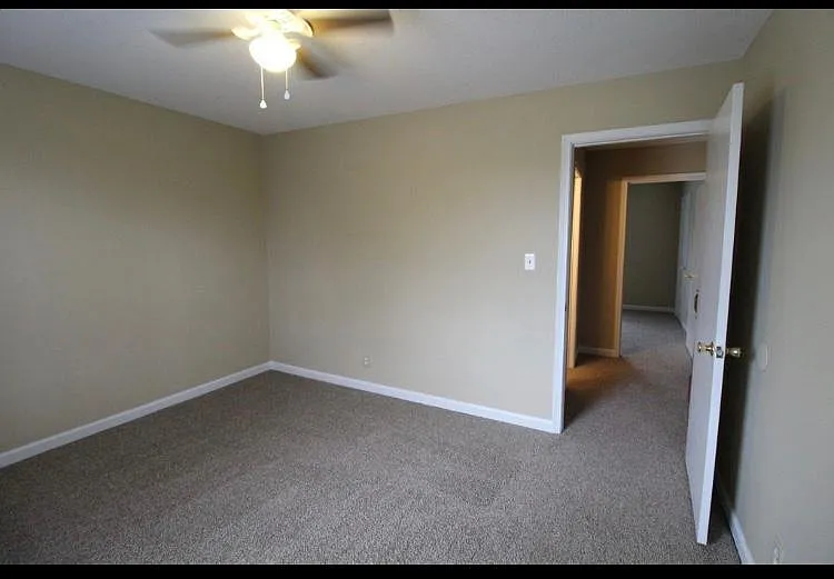 2447 Caroline Dr #C — Photo 4