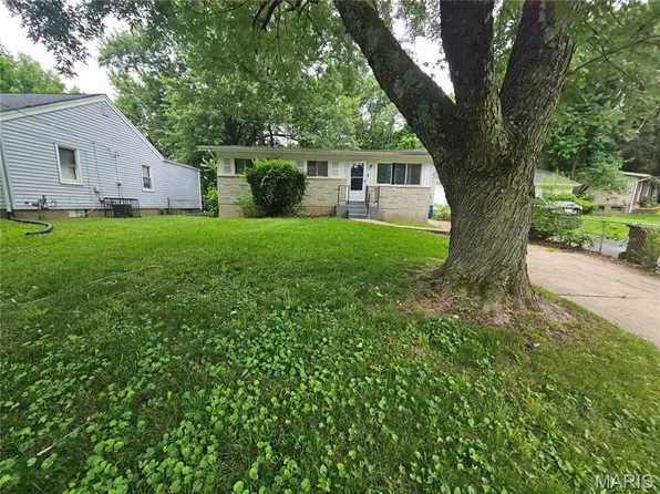 7480 Castro Dr, Saint Louis, MO 63135