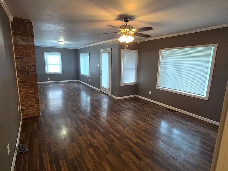 1006 Dexter St — Photo 3